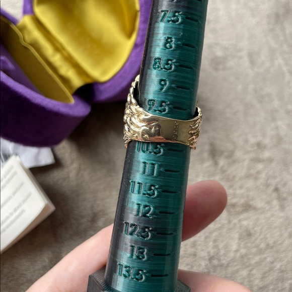 •GUCCI• Lion Head Ring w/ Clear Crystal >> size 9 >> gift box + papers - Picture 15 of 17